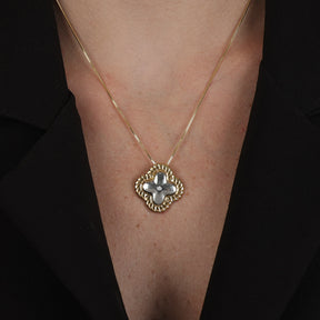 Colar Aurum Dourado e Prateado de Flor