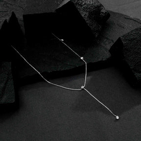 Colar Agata Prateado Gravatinha com Pontos de Luz